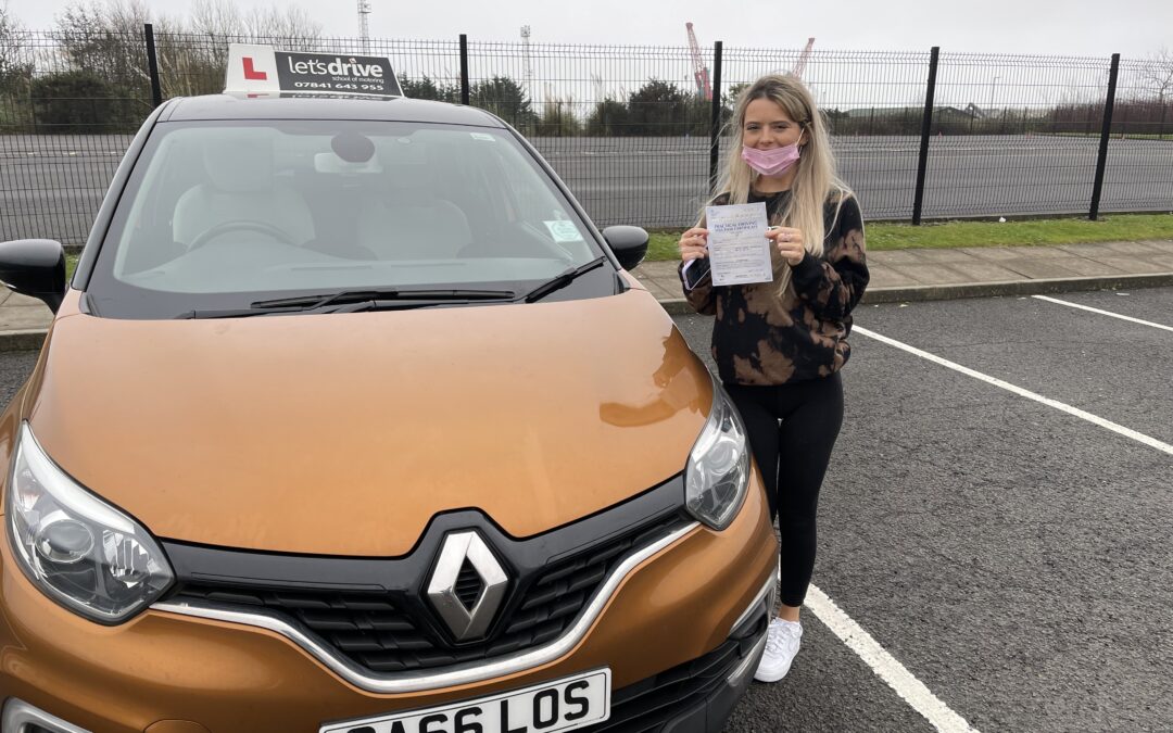 Look who’s passed with Let’s Drive Wales  –  Eliza Knowles